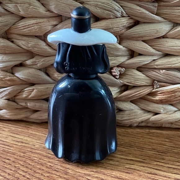 Vintage Disney Snow White: The Evil Queen figure - Picture 2 of 2